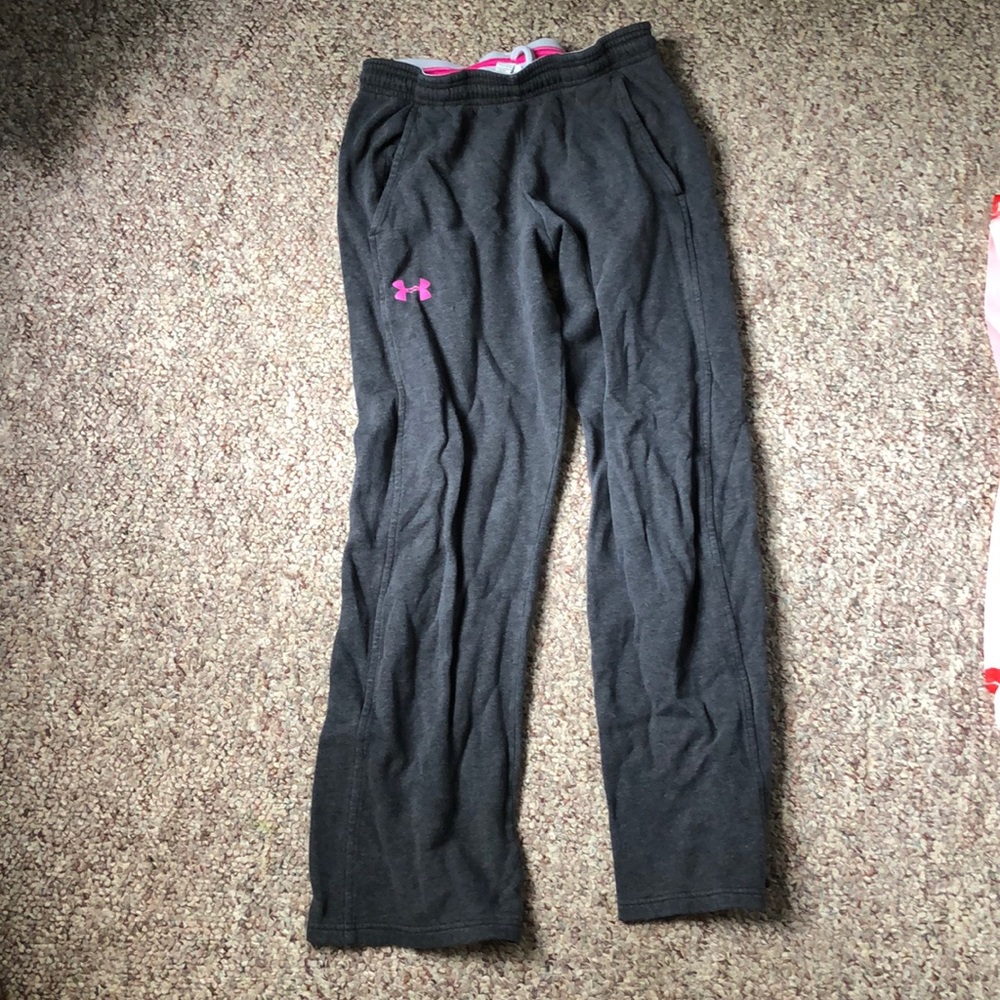 gray under armour sweatpants.